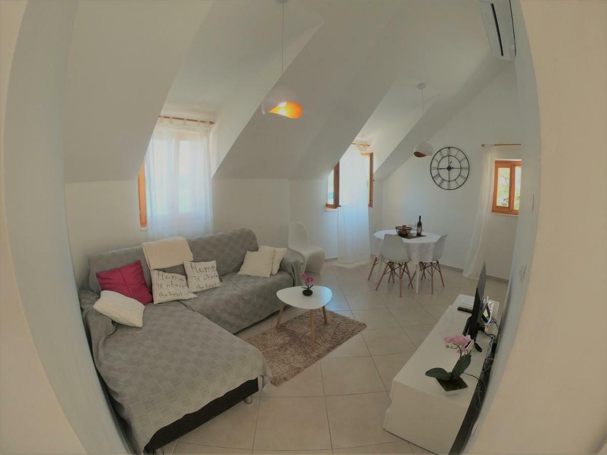 Apartment Vesna Primosten Exterior photo